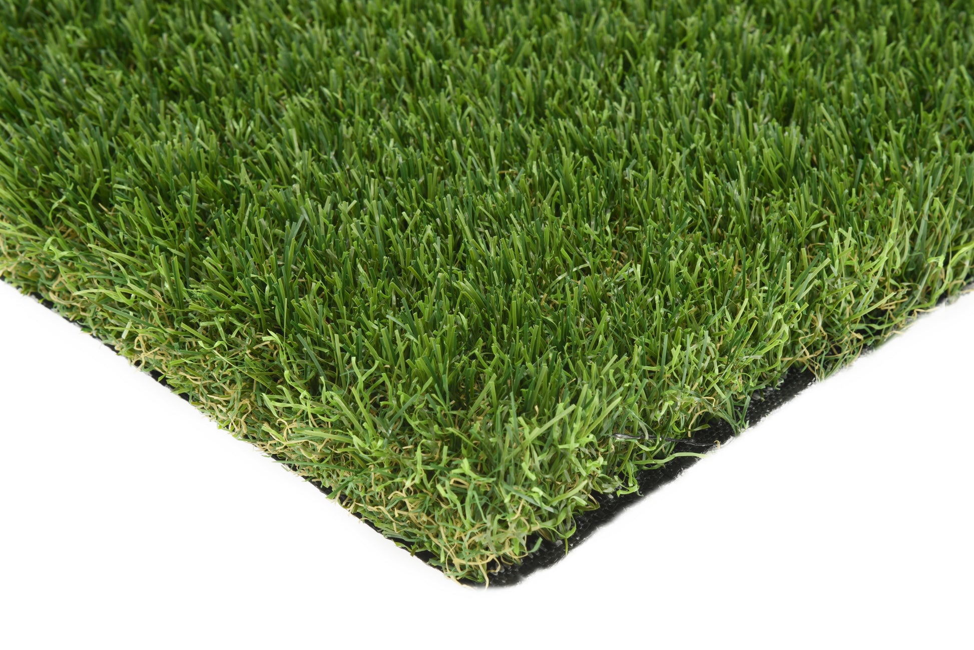Eira konstgräsmatta från Svea Grass, slitstark artificiell gräsmatta för trädgård, landscaping och aktiva ytor.