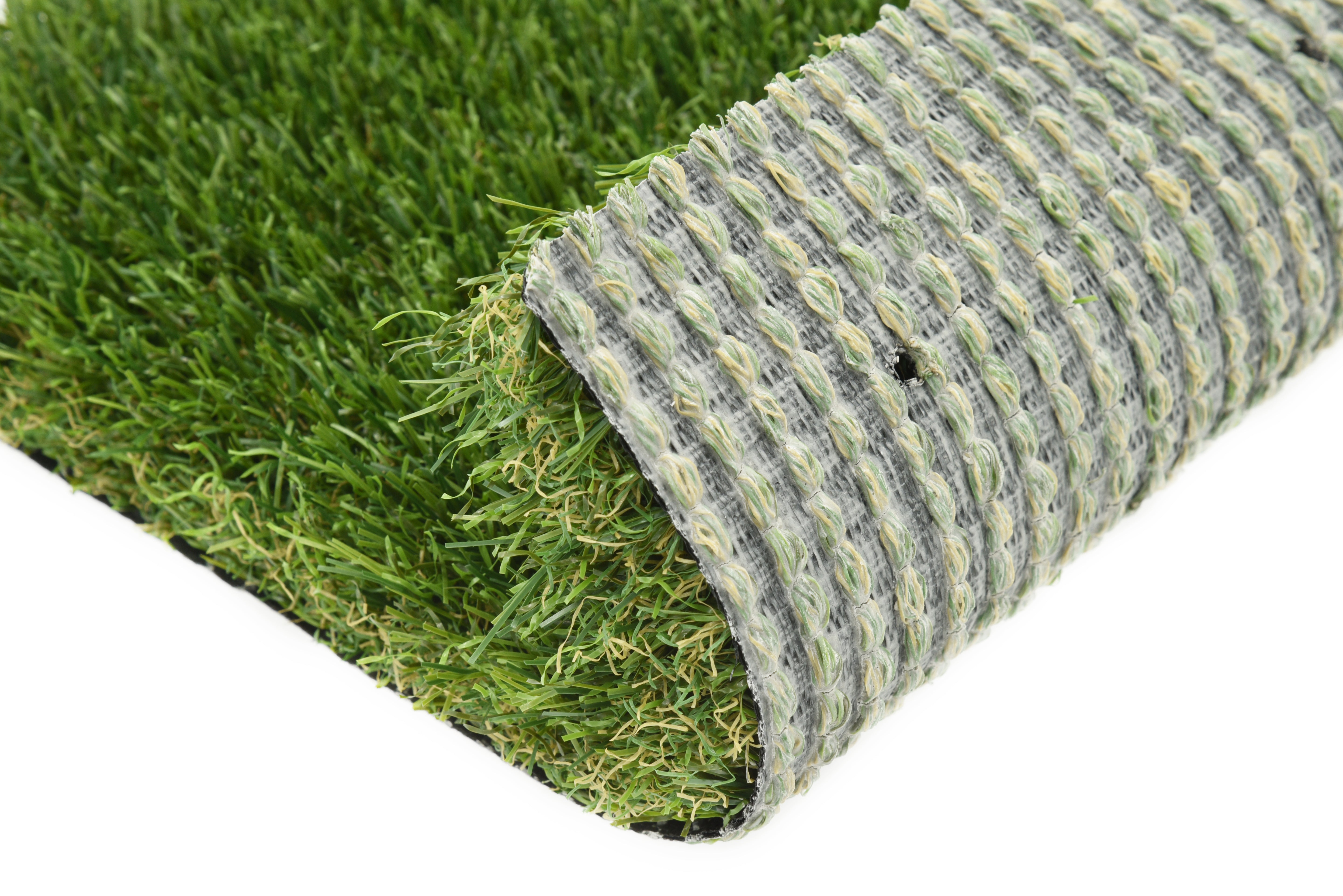 Eira konstgräs från Svea Grass, slitstarkt konstgräsmatta för trädgård, landscaping och aktiva ytor, visar grönt gräs på trädgårdsmark.