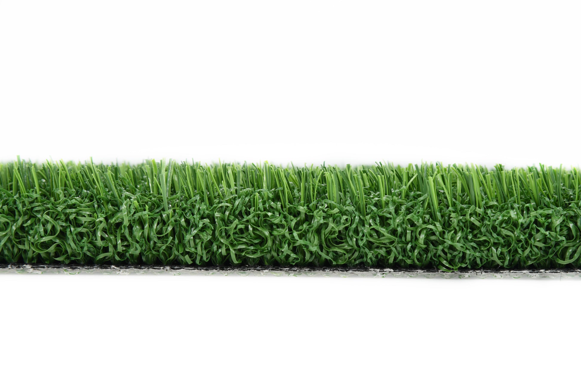 Svart konstgräs för fotboll från Freya OnePoly av Svea Grass, visar en jämn och slitstark konstgräsplan för sport.