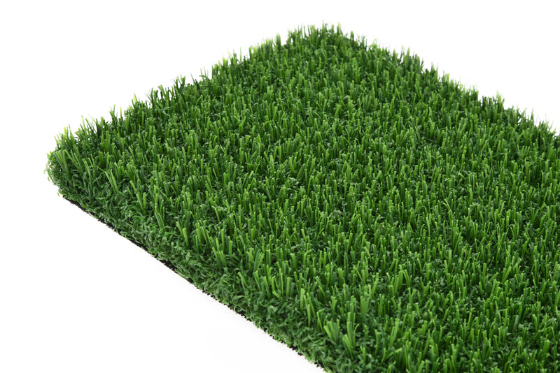 Närbild av Freya OnePoly konstgräs för fotboll från Svea Grass, visar den gröna, slitstarka ytan av konstgjort gräs.