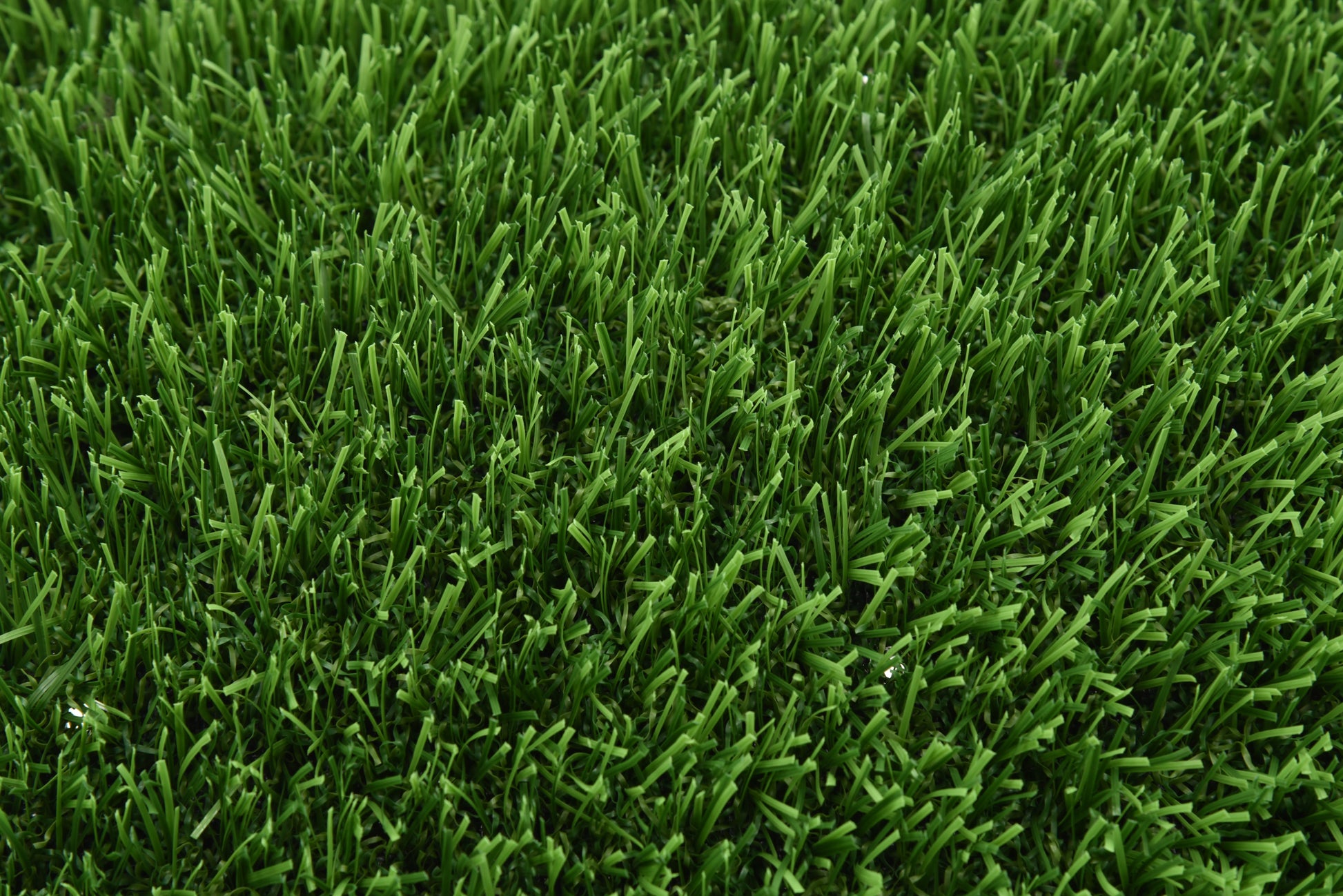 Svea Grass Idun konstgräsmatta i slitstarkt material, ideal för tuffa miljöer och utomhusbruk.