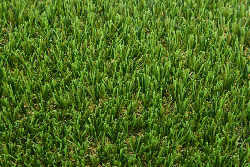 Svensk konstgräsmatta från Svea Grass, Mysa, för trädgård och landscaping med grön, tät och naturlig utseende.