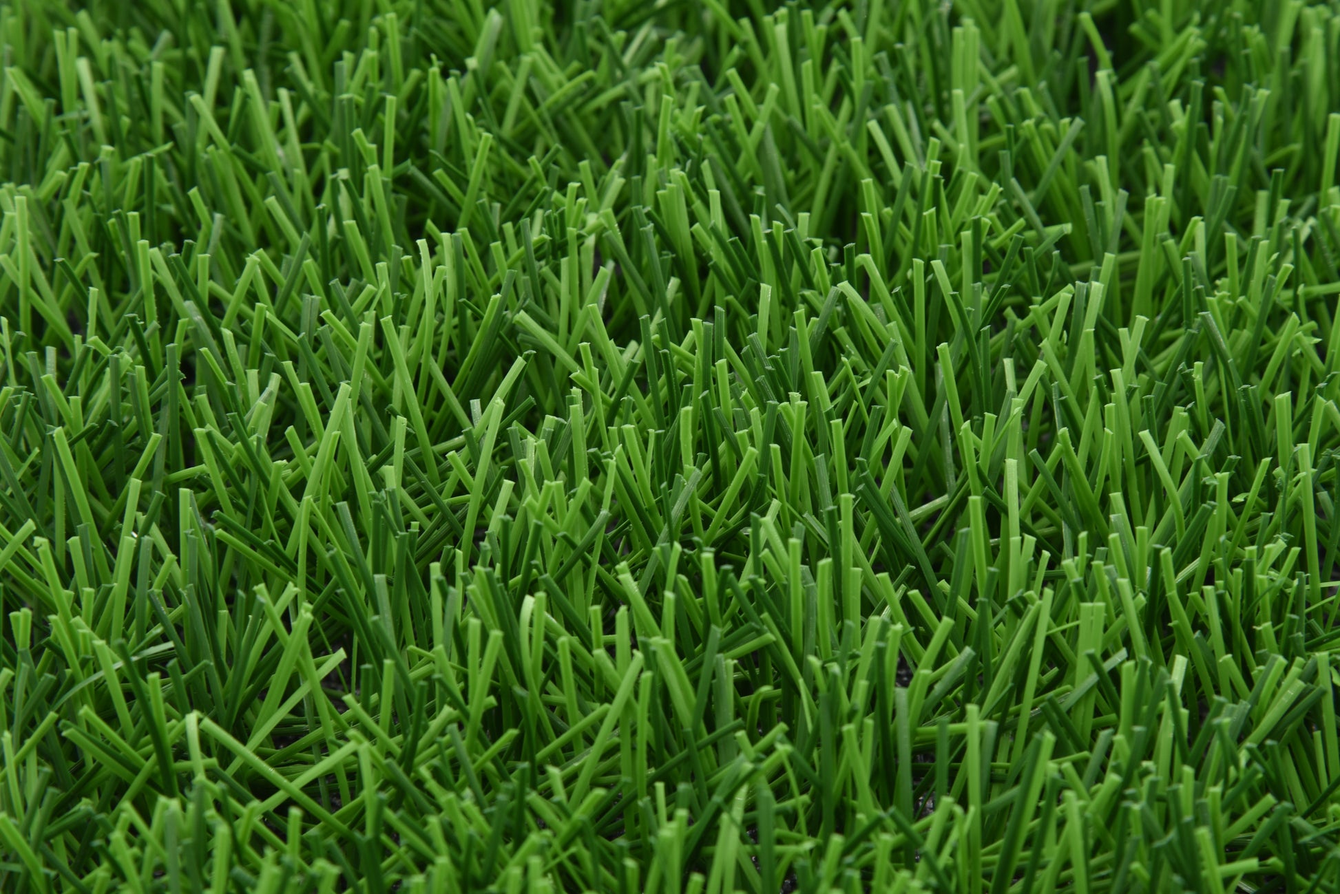 Professionell konstgräs för fotboll, Valhalla OnePoly från Svea Grass, visar den gröna konstgräsytan för elitfotboll.